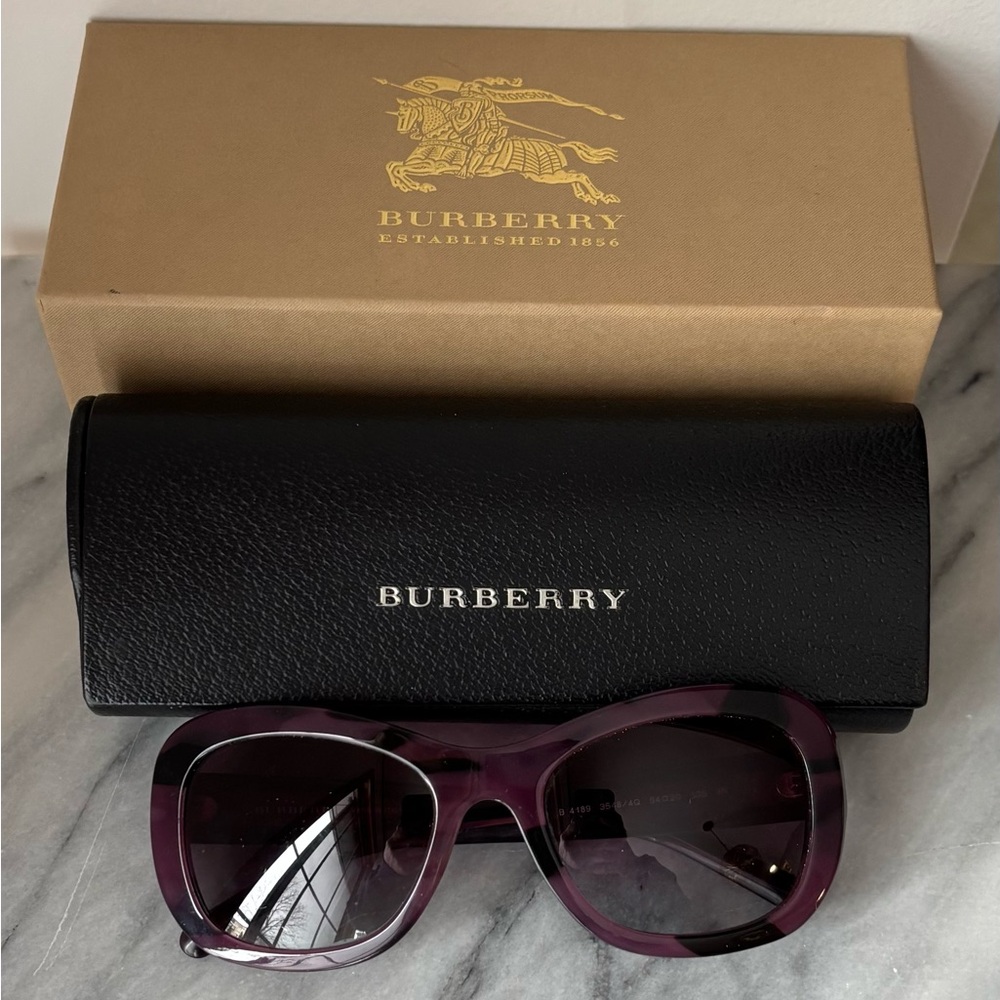 Burberry Trench BE4081 Sunglasses in Plum Marble with Dark Grey Gradient Lenses